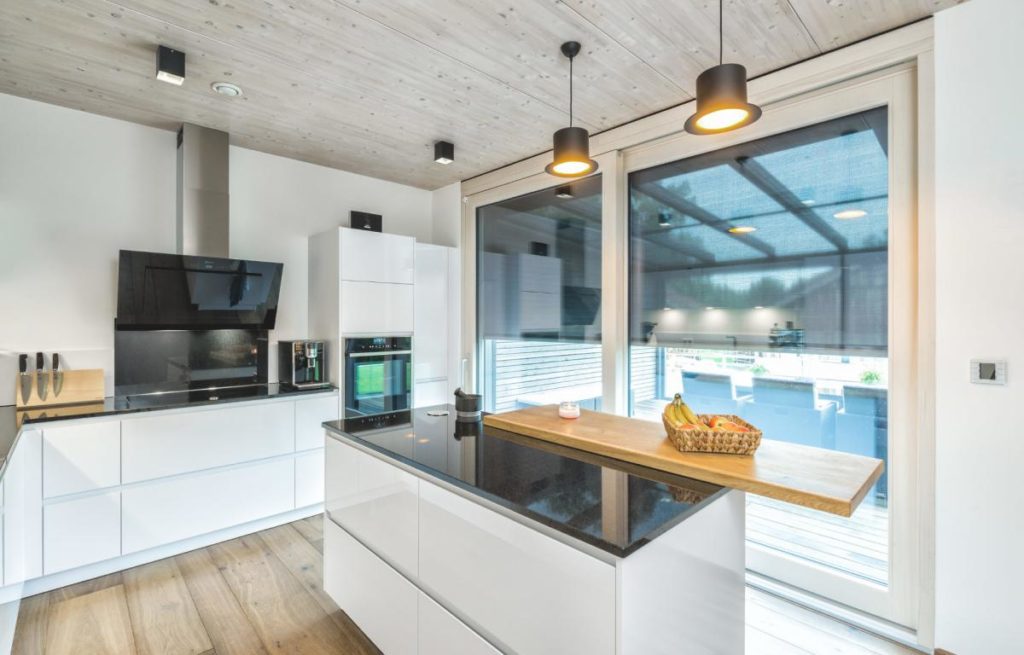 Modern Árnyékolás- Textilárnyékoló konyha teraszajtó - A Jövő otthona - Hofstädter Nyílászárók